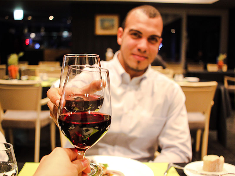 9 Ways First Dates Can Go Horribly Wrong