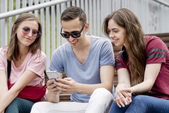 Students and Dating Apps: Health Risks Exposed